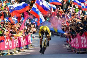 Roglic llegando a la meta del Giro de Italia