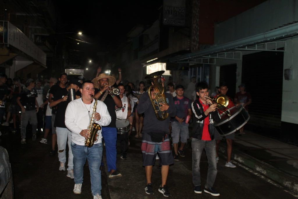 Las Fiestas del Aguacate y del Turismo se vivieron con euforia y algo de lluvia. Con reinas, carrozas, comparsas y la tradicional alborada se celebró el evento que tuvo lugar en el primer puente festivo del mes de junio. 