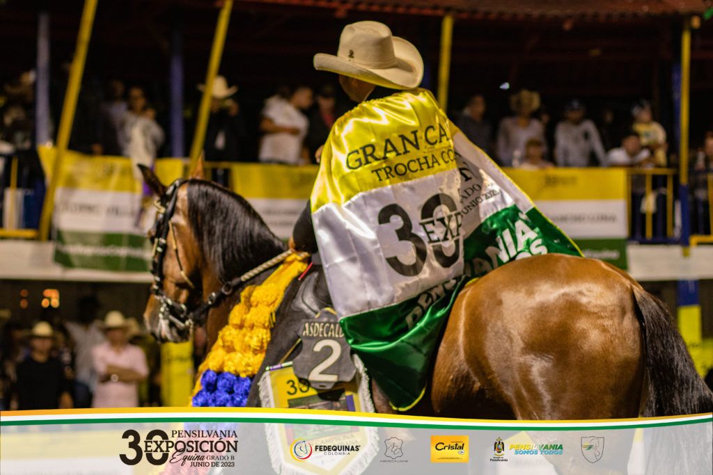 La multitud cumplió con el aforo en el Coliseo de Ferias y Exposiciones Alfonso Hoyos Giraldo. Desde la semana pasada la Alcaldía emitió un comunicado donde mencionaban el cierre de las calles para evitar los trancones dentro del municipio y como era de esperar las filas para entrar al recinto daban muestra que la gente no se quería perder la Exposición Equina.