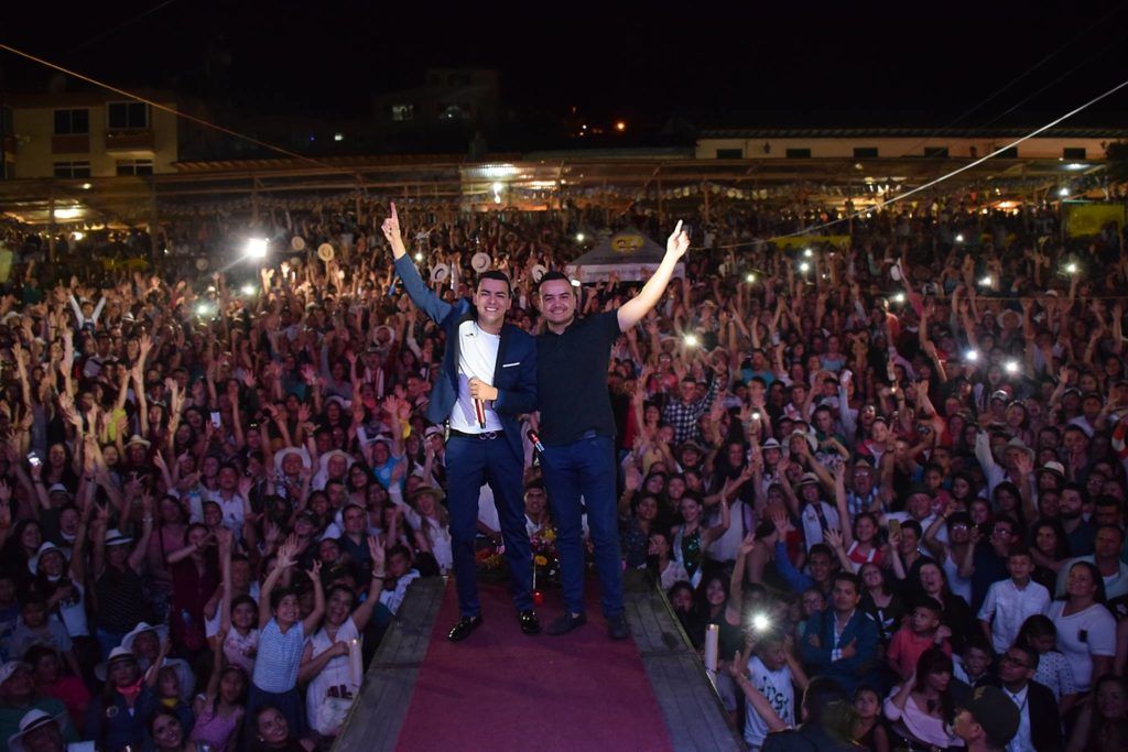 comienza la edición número 32 de las Fiestas de la Cordialidad en Manzanares. Su concierto contará con un cartel de lujo, además de los puestos de artesanías, alboradas, cabalgatas, reinado de belleza y en general eventos de tradición que no se realizaban desde antes de la pandemia. Parte de los gastos de esta festividad los asumió el cantante manzanareño Yeison Jiménez.