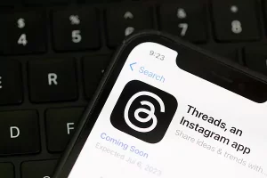 La plataforma Meta, actualmente dueña de Facebook, Instagram y WhatsApp, acaban de lanzar al mercado la nueva aplicación Threads, la cual busca sacar del paso a Twitter, a pesar de que esta última ha implementado algunas medidas para evitar el robo de datos.