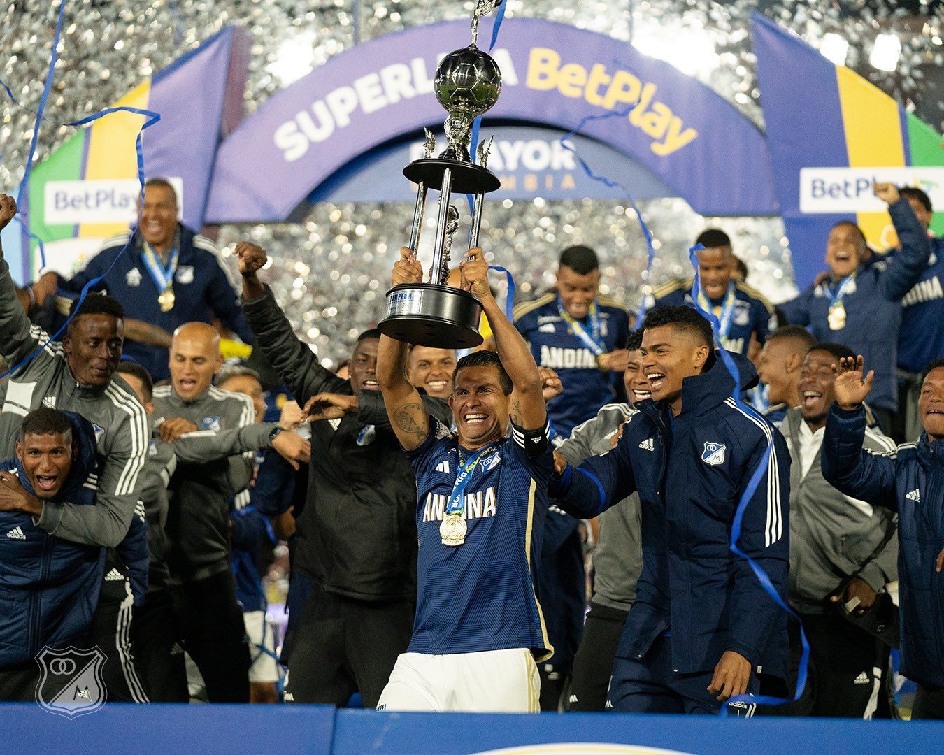 Noche azul: Millonarios es el campeón de la Superliga 2024 - La Veintitrés