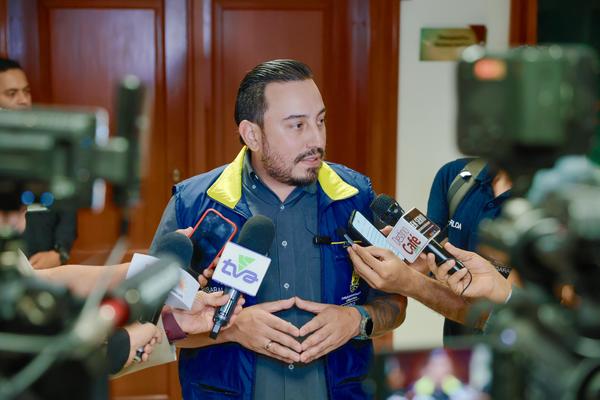 En 13 municipios del departamento de Risaralda se han registrado varias emergencias, lo que llevó a la declaración de calamidad pública en todo el departamento durante un Consejo Extraordinario de Gestión del Riesgo de Desastres. Esta medida busca brindar una respuesta oportuna a los sectores más afectados por las intensas lluvias, como las vías, el campo y la educación.