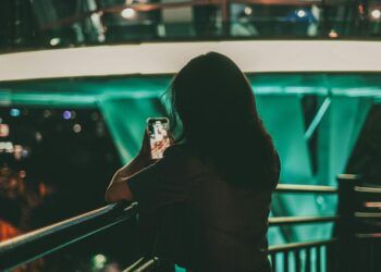 La cara oculta de la inteligencia artificial: presión laboral, accidentes y trabajadores invisibles