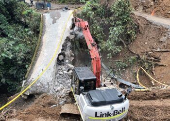 Inician demolición del puente colapsado en Cañada Honda, Pácora