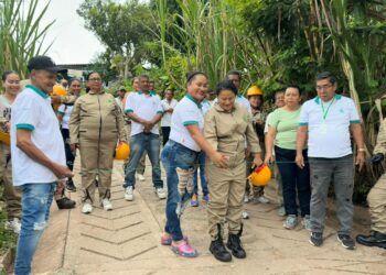 SENA y comunidad entregan placa huella que mejora la movilidad rural en Riosucio