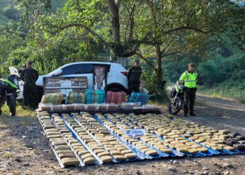 Incautan más de 528 kilos de marihuana en Caldas; droga iba oculta en una caleta dentro de una camioneta robada