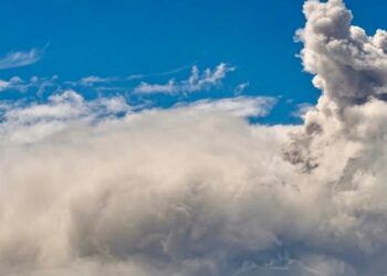 Volcán Puracé mantiene alerta naranja tras registrar cuatro nuevas emisiones de ceniza y aumento de gases